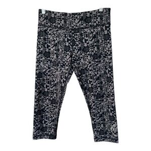 Zumba Wear Aztec Print Black Gray Capri Leggings Size S